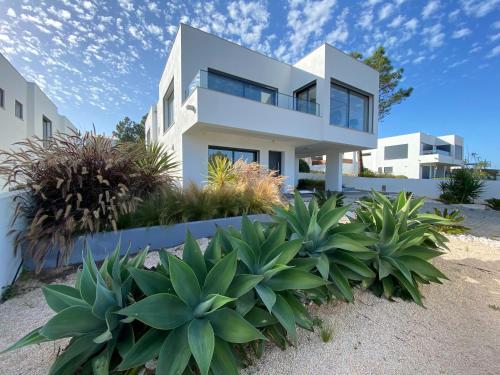 Exterior view, Cairnvillas - Villa Solar C37 Luxury Villa with Swimming Pool near Beach in Aljezur