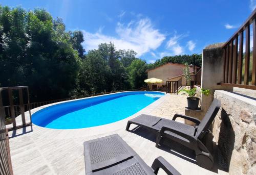 Peldbaseins, Apartamentos rurales Alameda del Jerte in Cabezabellosa