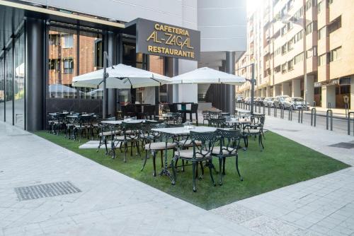 숙소 외관, 호텔 그라나다 센터 (Hotel Granada Center) in 그라나다