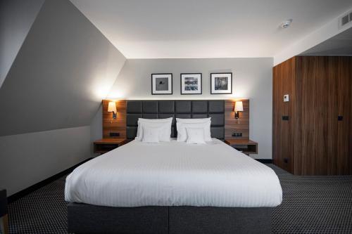 Heron Live Hotel