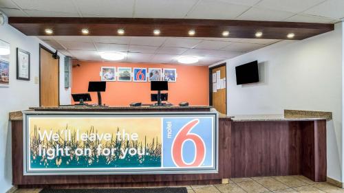 Lobby, Motel 6 Elk Grove Village, IL in West O'Hare