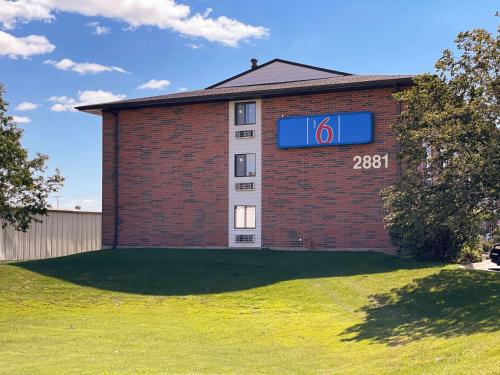 Motel 6-Elk Grove Village, IL - O'Hare