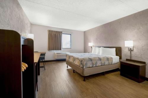 Motel 6-Elk Grove Village, IL - O'Hare