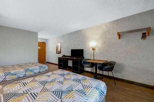 Motel 6-Elk Grove Village, IL - O'Hare