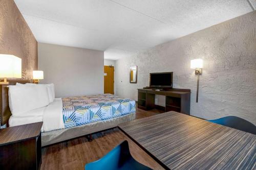 Motel 6-Elk Grove Village, IL - O'Hare