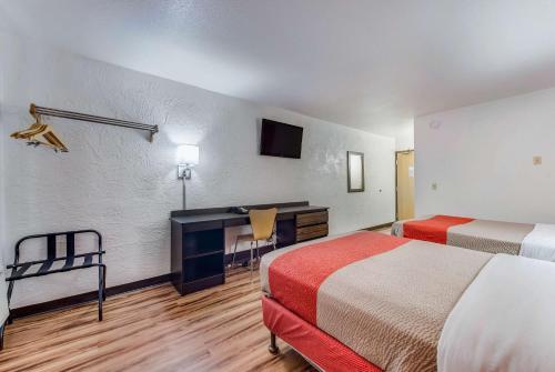 2 double beds