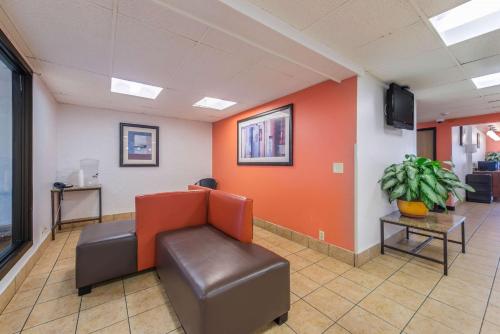 Lobby, Motel 6 Saint Paul, MN - I-94 in Saint Paul (MN)