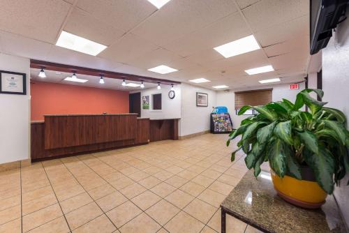 Lobby, Motel 6 Saint Paul, MN - I-94 in Saint Paul (MN)