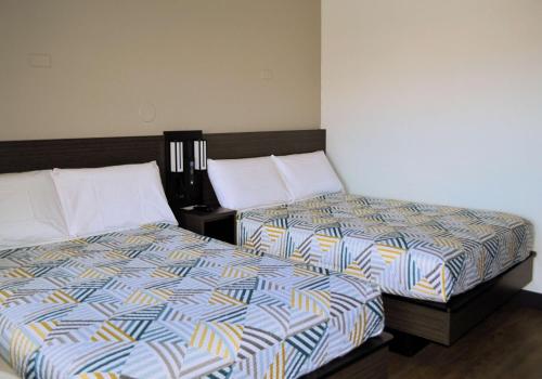 2 double beds
