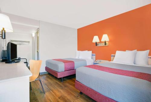 2 double beds