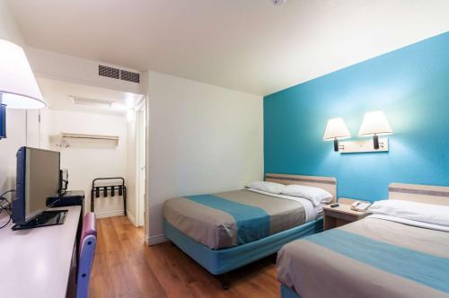 Motel 6-Green River, UT image 40