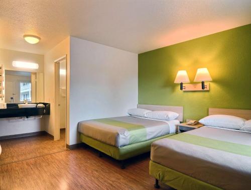 2 double beds