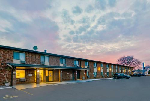 Motel 6-Oak Creek WI - main image