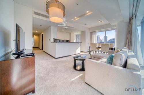 Overlooking Marina Canal Views from Living to Bedroom, The Address Residences, Dubai Marina by Deluxe Holiday Homes, Dubai (foto 5)