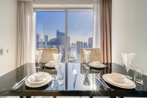 Overlooking Marina Canal Views from Living to Bedroom, The Address Residences, Dubai Marina by Deluxe Holiday Homes, Dubai (foto 8)
