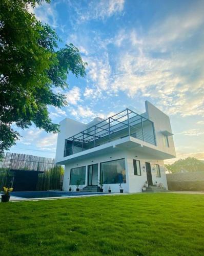 Villa white