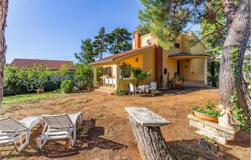 Amazing home in Pomer with WiFi and 3 Bedrooms - Pomer