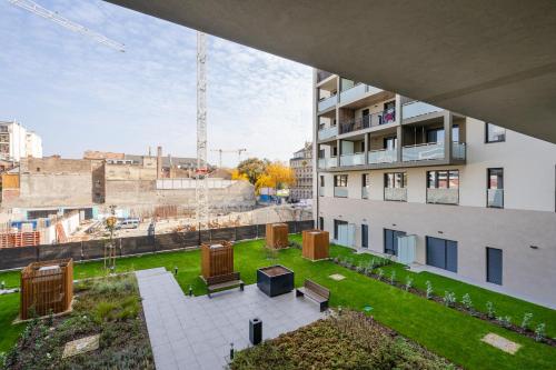 WestSide River Apartment