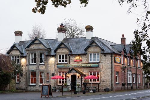 The Three Horseshoes East Worldham - Accommodation - Alton