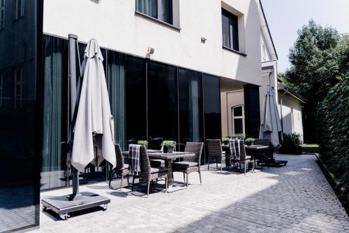 Grand Ascot Hotel - image 7