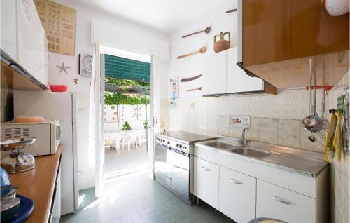 Cozy Home In Villa San Giovanni With Kitchen