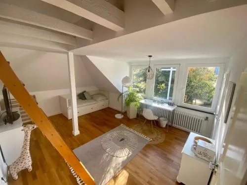 (Messe)Zimmer mit Bad und Ankleideraum + Parkplatz in Düsseldorf, Deutschland