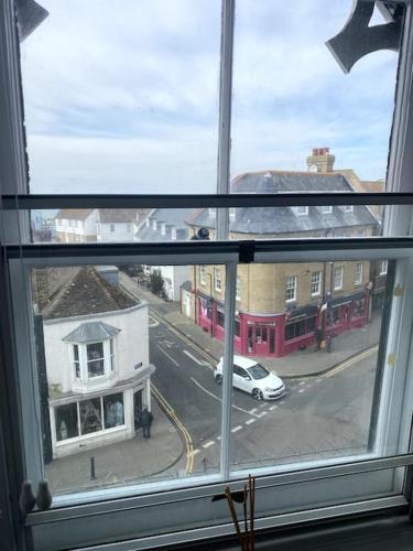 Top Floor Flat on Harbour Street with sea views