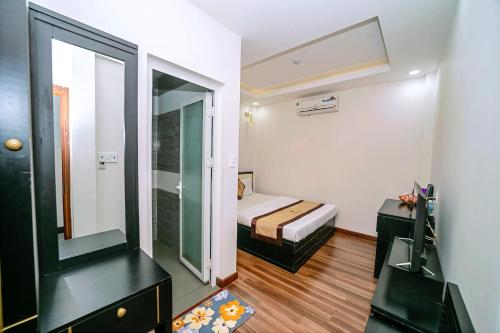 Standard Double Room image 7