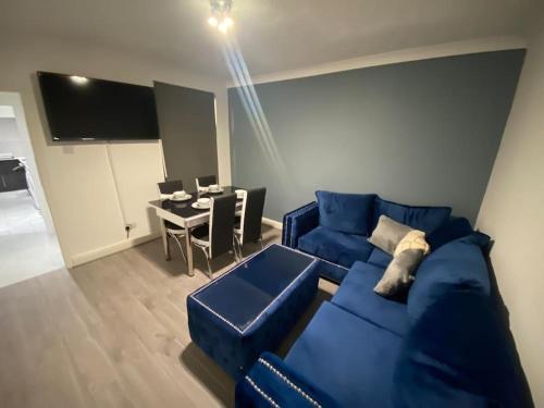 MBA COSY 4 bedroom house