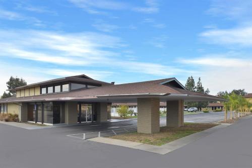 Americas Best Value Inn Vacaville - image 7