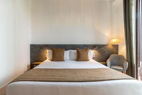 Double Room with City View image 5