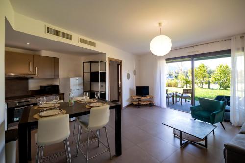 Domaine d'Arca Porto Vecchio - T2 - Rez de Jardin - 4 personnes "Cézanne 6" - Location saisonnière - Porto-Vecchio