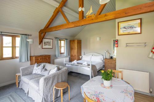 Beautiful Cottage With Stunning Views in Box 5