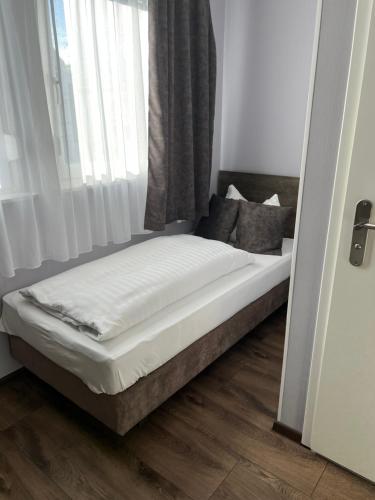 1 twin bed