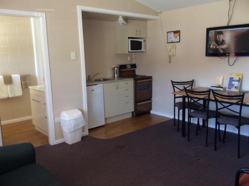 ห้องครัว, AAA Marlin Motel in พิคตัน