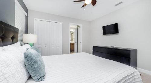 Unique Elegant Vacation Homes Side By Side 7 Miles From The Magic of Disney World - image 10