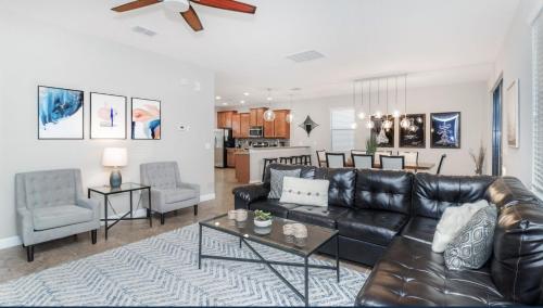 Unique Elegant Vacation Homes Side By Side 7 Miles From The Magic of Disney World - image 6
