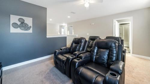 Unique Elegant Vacation Homes Side By Side 7 Miles From The Magic of Disney World - image 11