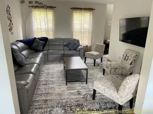 Lakefront , Kayaks, HotTub, FirePit, Pool, Pool-Table, Pingpong photo 1