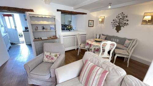 A szálláshely kívülről, The Nook - Charming cottage, modern living with original features, perfect private garden in Dittisham