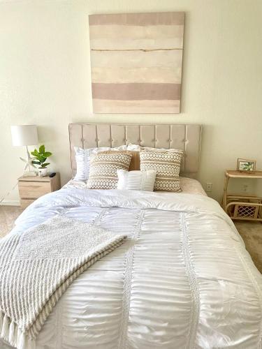 Palm Bay Apartment - 5 minutes to Beach!