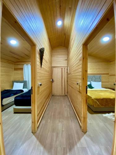 3 bedrooms, 5 beds