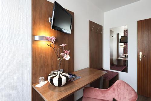 Hotel am Zoo - image 11