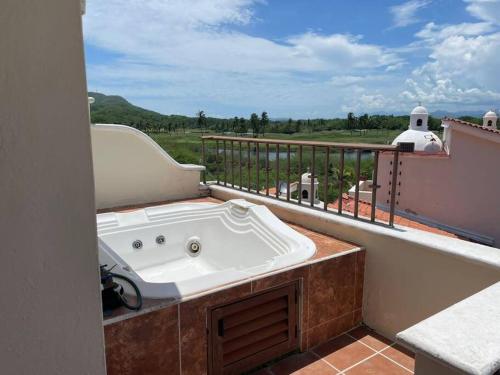 VILLA EN CLUB DE GOLF MARINA IXTAPA