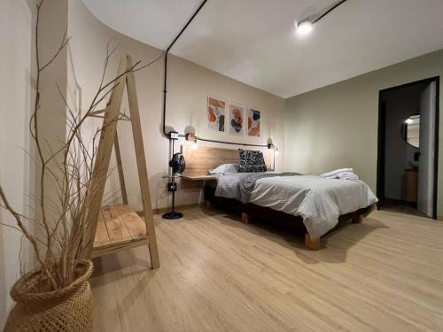 Hospedaje en Medellí cerca a Laureles NID103 By Roots Rentals