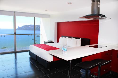 Ramada by Wyndham Acapulco Hotel & Suites