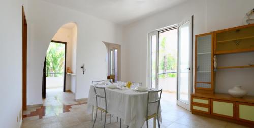 Facilities, Vele del Pizzo - piscina in Lecce