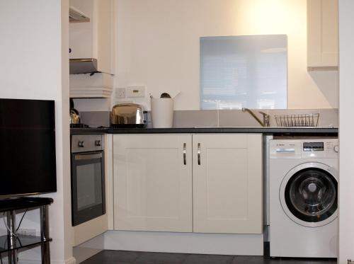 Aberdeen Serviced Apartments: Charlotte street - image 4