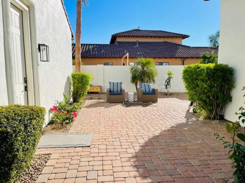 Beautiful Private Casita/Guesthouse w/ Kitchen, Access to Pool/Spa in Goodyear