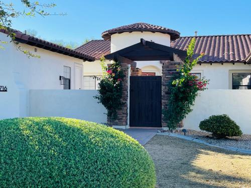 Beautiful Private Casita/Guesthouse w/ Kitchen, Access to Pool/Spa in Goodyear